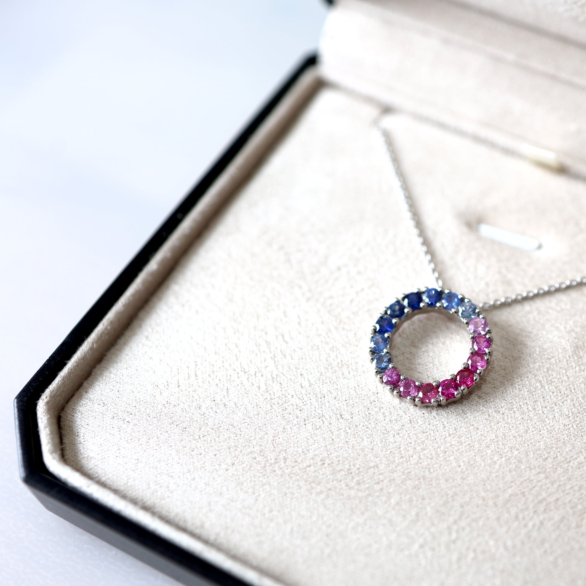FLEX Ombre Hoop Pendant Necklace | White Gold & Sapphires