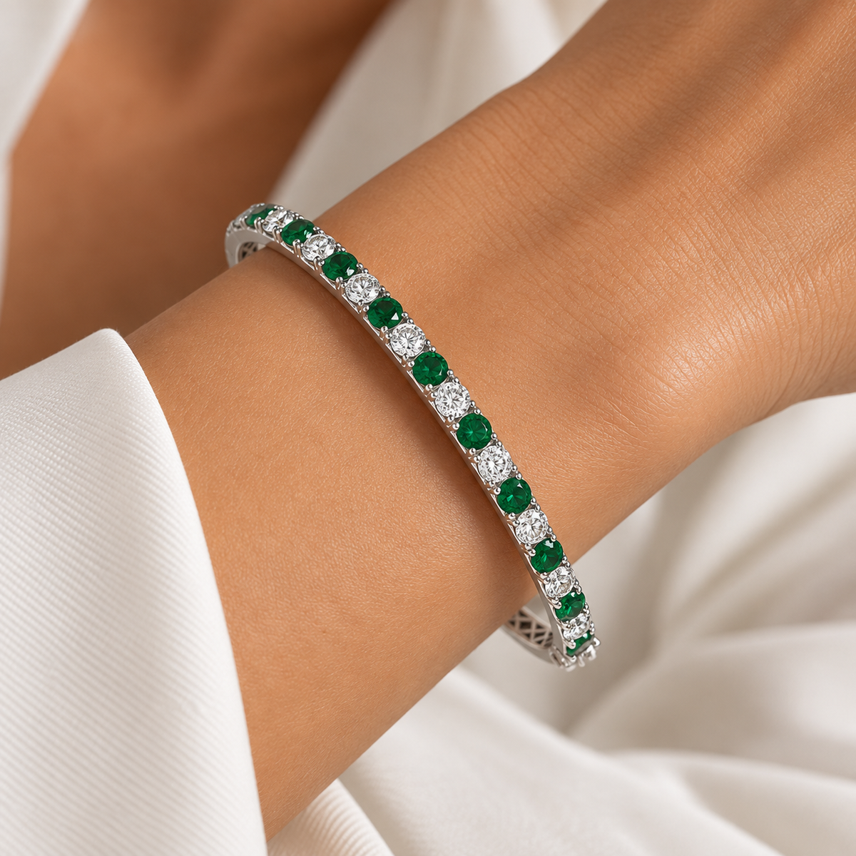 Round Diamond & Emerald Platinum Bangle | Hinge & Clasp Claw Set | BG1003EM